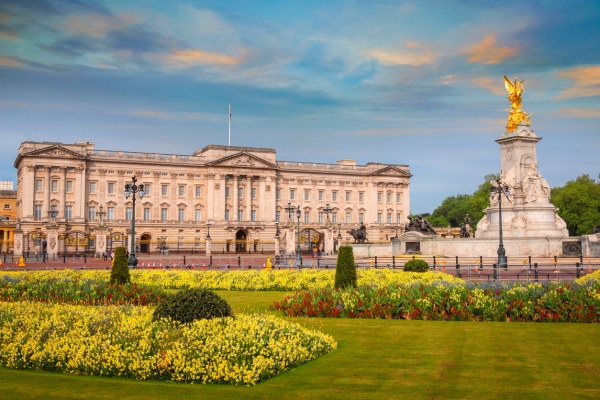 Image for article 'Public support for the royal family holds firm'