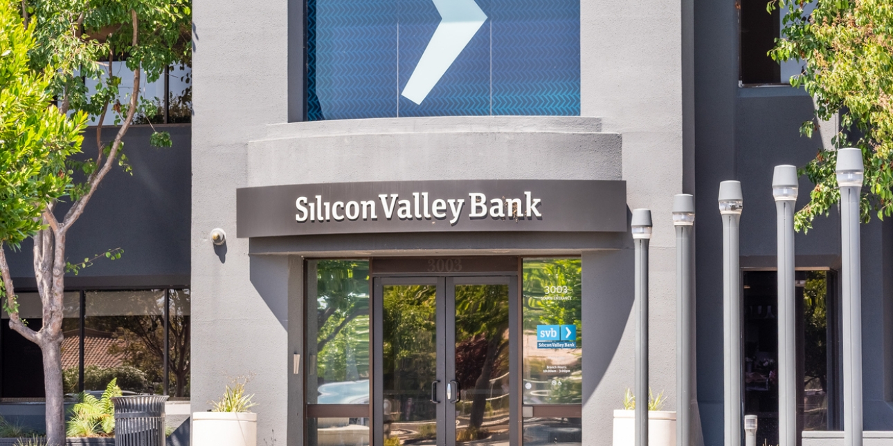 Entrance to a Silicon Valley Bank branch