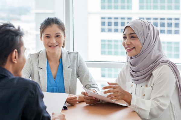 Image for article 'What are the stages of the employee life cycle?'